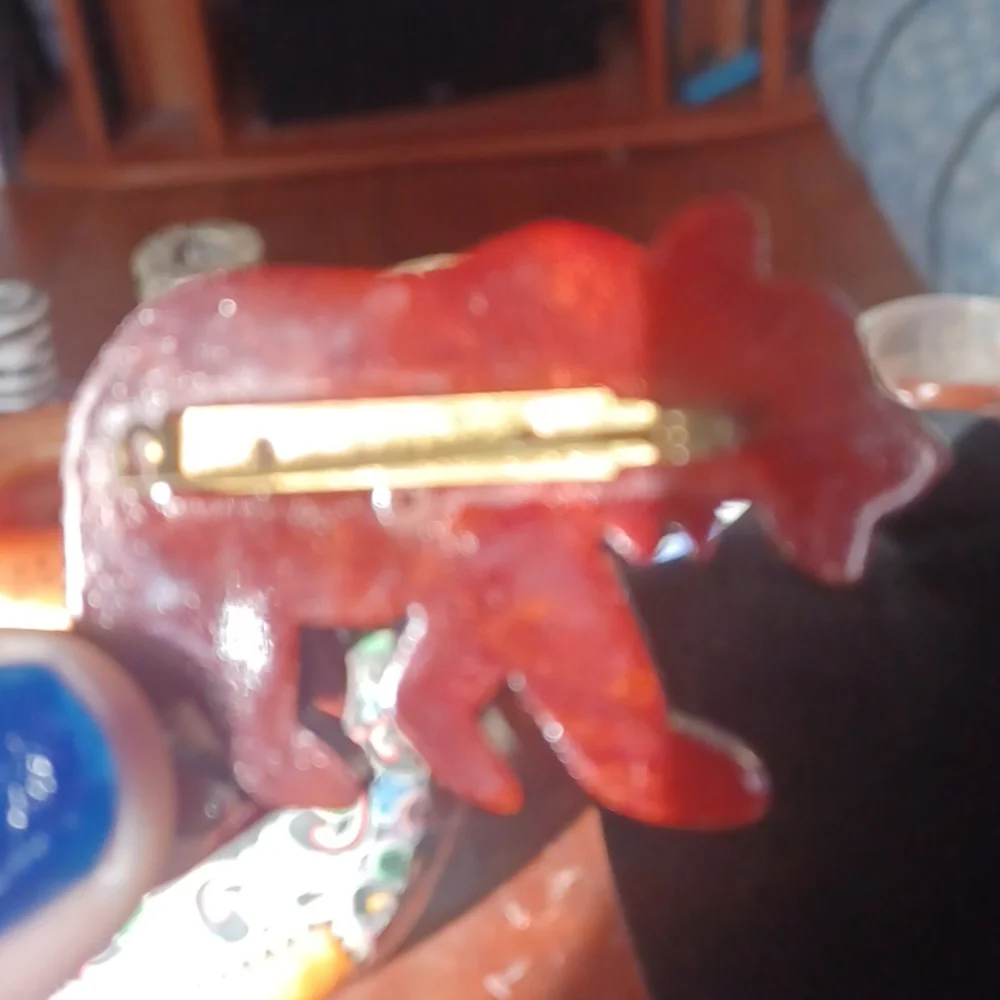 Hand carved wooden pin - Picture 2 of 2
